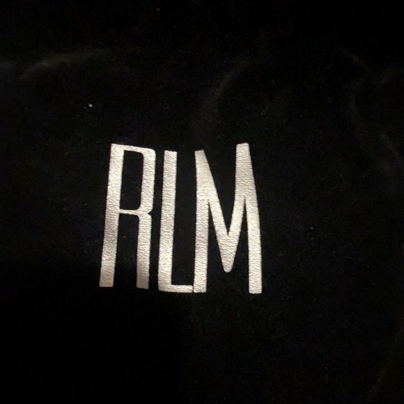 Neck - Picture 1 of 3